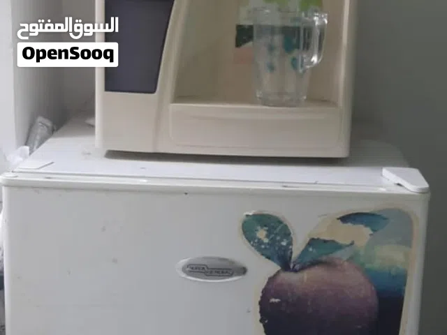 ثلاجه و براد مياه للبيع بحالة ممتازة