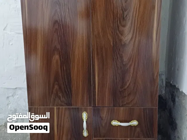 السلام عليكم ورحمة الله وبركاته.. للبيع كنتور (خزانة ملابس) خشبي بتصميم أنيق وعصري، بحالة ممتازة