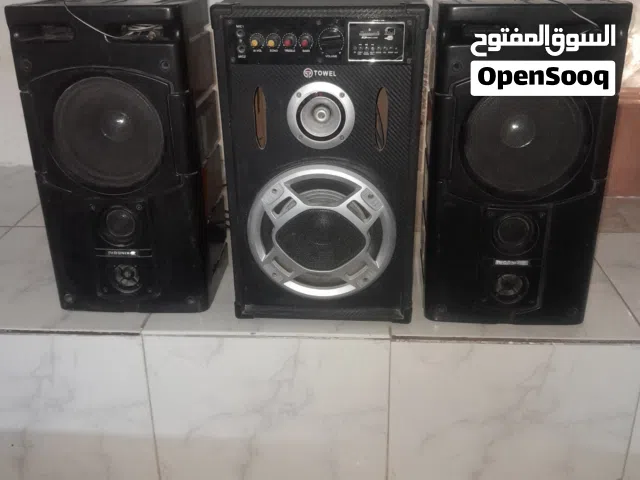 جهاز مع سماعه صب مع سماعتين كبار مع جهاز ما بعرف لشو صراحه