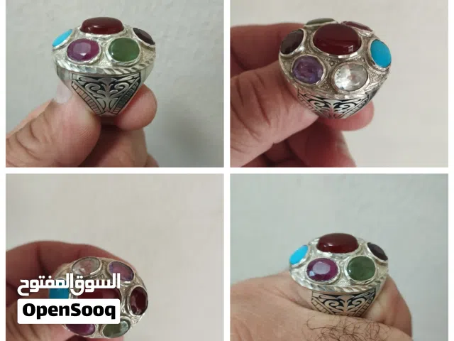 للبيع خاتم الحكمه فضه متععدد الأحجار يتوسطه حجر من العقيق الكبدي