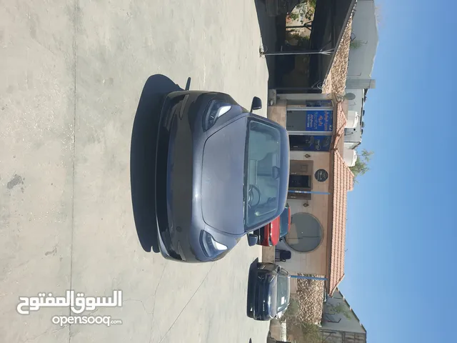 تيسلا موديل 3 موديل 2023 لون فيراني داخل ابيض عداد قليل بسعر مناسب