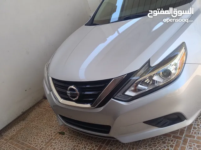 نيسان ألتيماSV بحالة ممتازة موديل2018 للبيع
