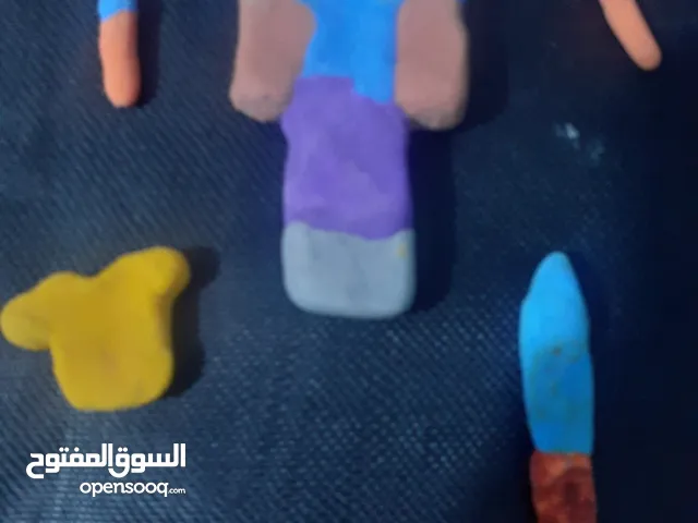 شخصيات ماين كرافت درع و سيف و شخصية و 2زينة 2بلوكات كهف