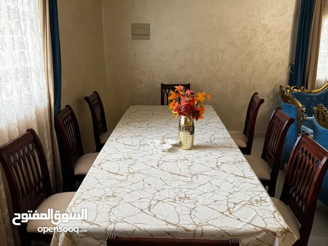 طاولة 8 اشخاص