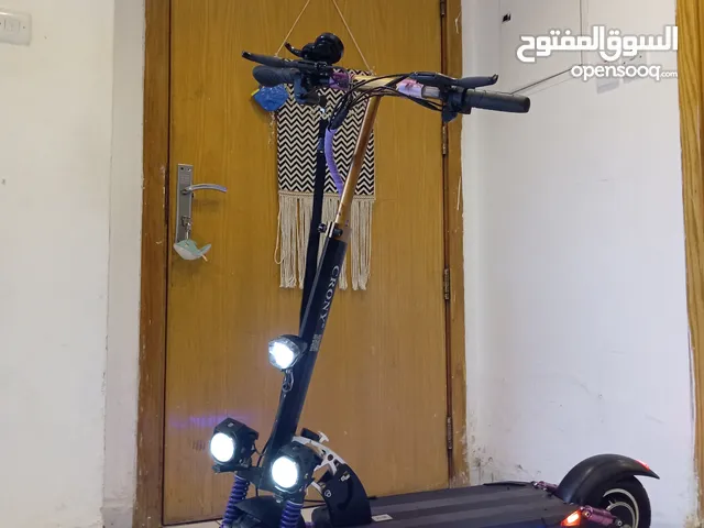 سكوتر للبيع حجم البطاريه 48 لون اسود و ذهبي