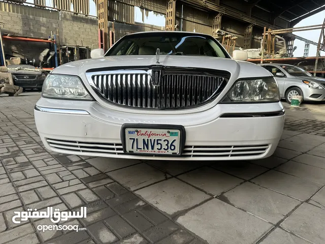 Used Lincoln Town Car in Sharjah