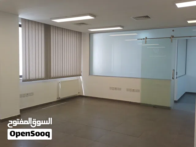 مكتب للإيجار بمنطقة حيويه في الدوار السابع