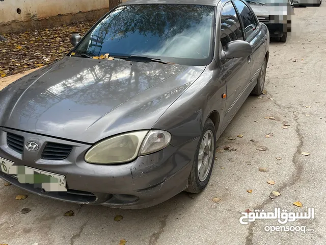 هيونداي لنترا 2000