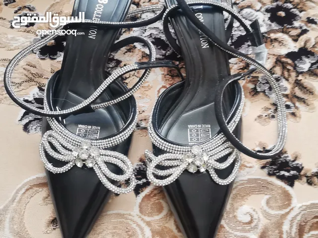 كعب اسود نسائي