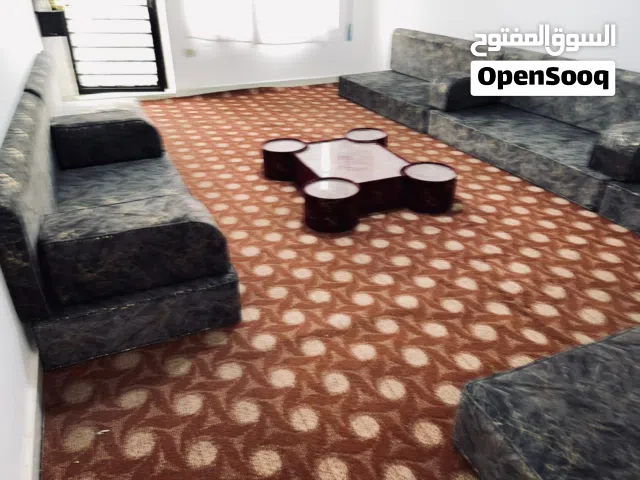 طقم جلسه عربيه نخب النخب لون سكني مزخرف عدد 6 فرشات تفصيل مع توابعهم وطاولات لم يتم استعماله