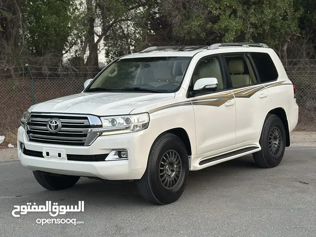 للبيع تويوتا لاند كروزر GXR الموديل: 2016 خليجي المحرك : 8 سلندر الماكينة العودة 5.7
