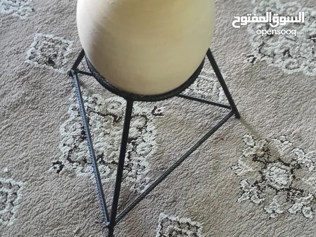 للبيع قلة فخار للشرب وتبريد الماء مع قاعدة حديد &شولة 3 عيون جديدة لم تستخدم. الأثنين= .