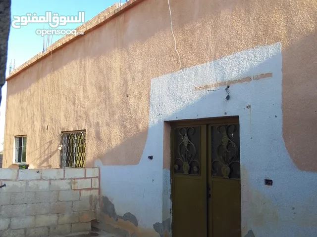 دار لليجار صالة وغرفتين ومطبخ وحمام