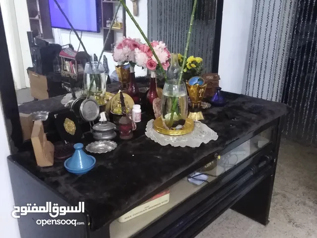 بيرو مع مرايه لون بني
