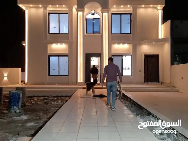195 m2 5 Bedrooms Villa for Sale in Tripoli Ain Zara