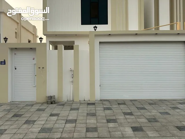 326 m2 5 Bedrooms Townhouse for Sale in Muscat Amerat