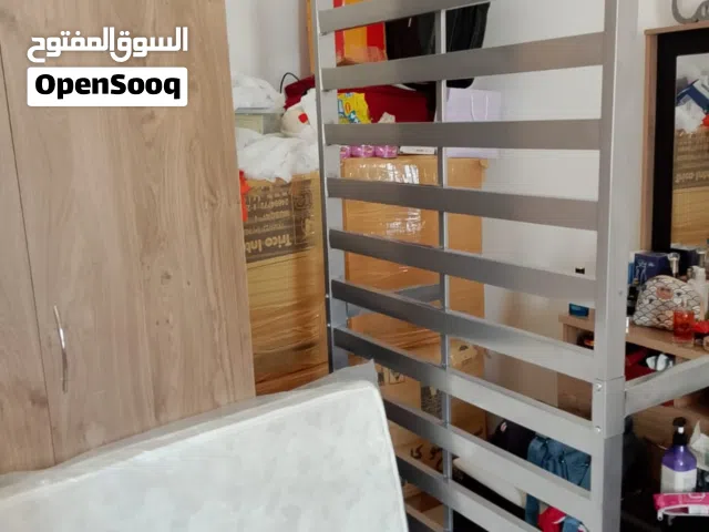 Single bed سرير منفرد