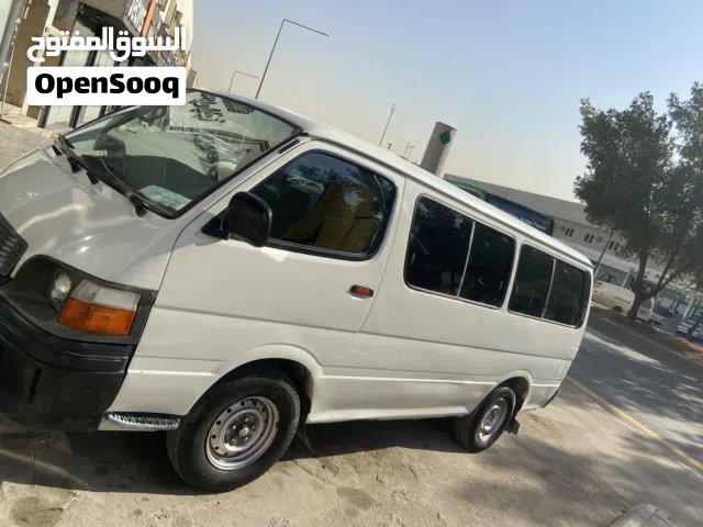 2002 تويوتا هايس Standard