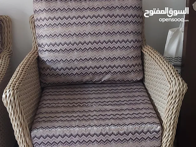 طقم راتان صناعي 5 مقاعد وطاولة وسط للبيع