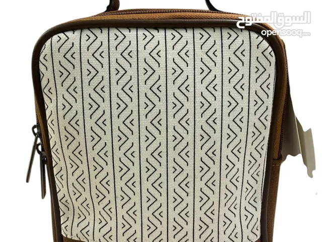 A high-quality handmade traditional brown chain bag, suitable for everyone.