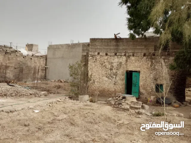 ارضيه للبيع في الحديده في قلب مدينه الكدن مع محلات تجاريه على الشارع ومخطط مع القواعد لعماره