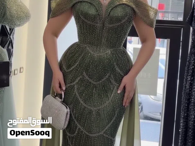 فستان سهرة مطرز