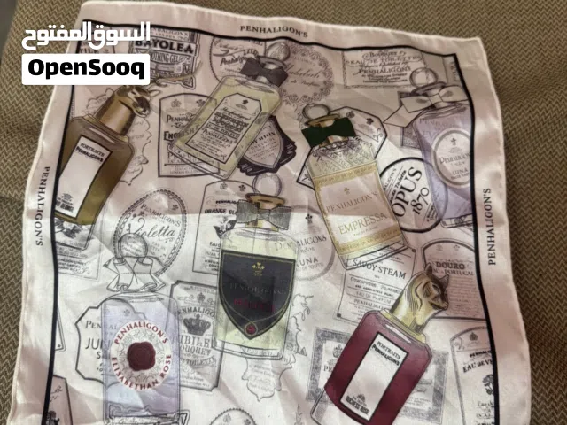 سكارف / منديل جيب Penhaligon’s أصلي بطبعة عطور – حرير التواصل واتس آب