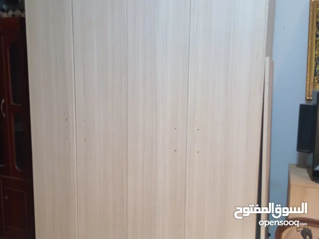 دولاب اتركي اربعة ابواب بحالة جيدة للبيع