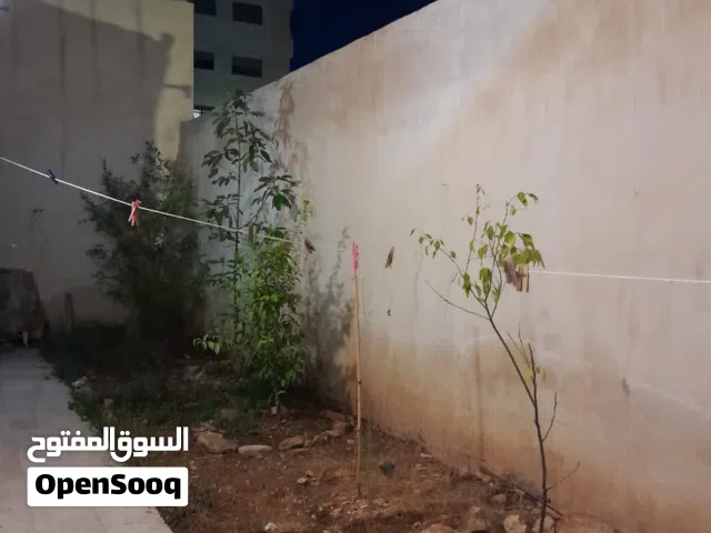 شقة شبه ارضي مميزة للبيع