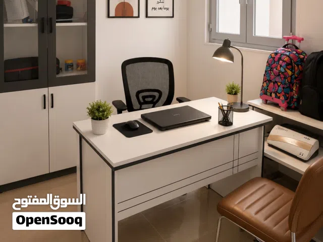 مكتب مستعمل بحالة ممتازة