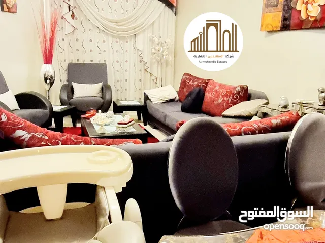 دار سكنية مميزة ركن 300م للبيع في حي الخضراء