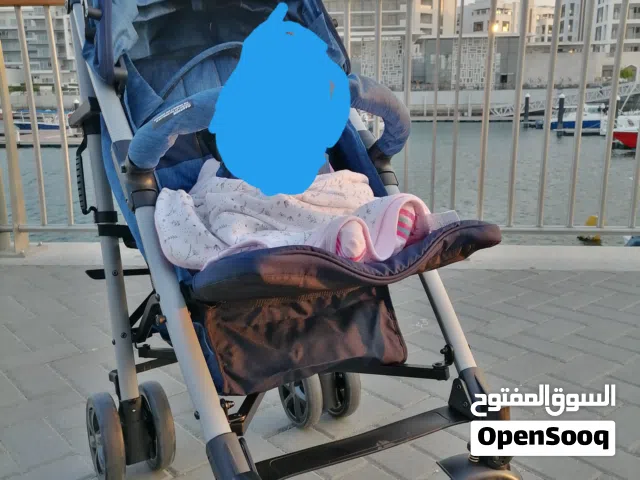 عربه اطفال نظيفه وكبيره