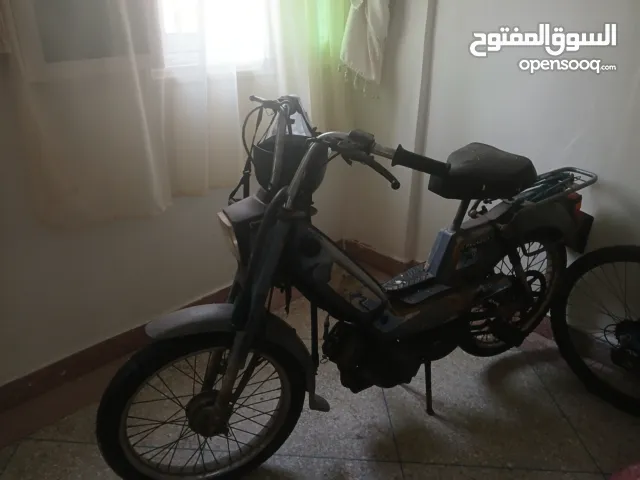 دراجة نارية موديل2006 سهلة في سياقة واقتصادية خاصة لاتنقل اليومي  للذهاب للعمل والمدرسة