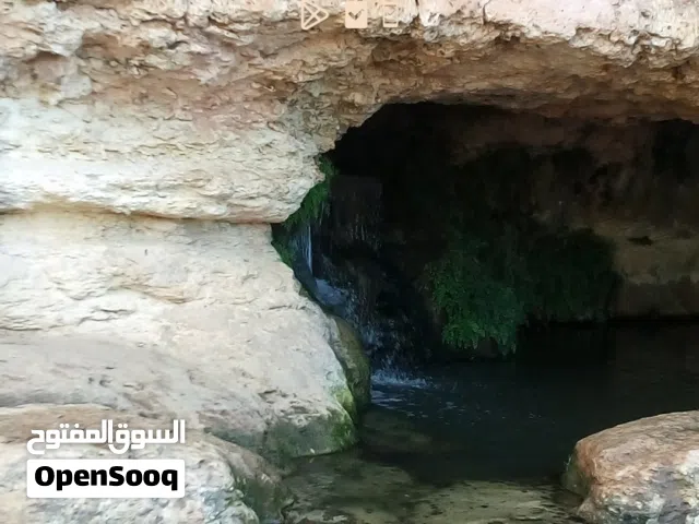 مبني سكني او عبارة عن استراحه في منطقه زويته