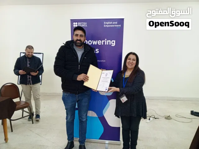 استاذ لغه انجليزيه توجيهي 2008 و 2009 خبره طويله بالتدريس توجيهي
