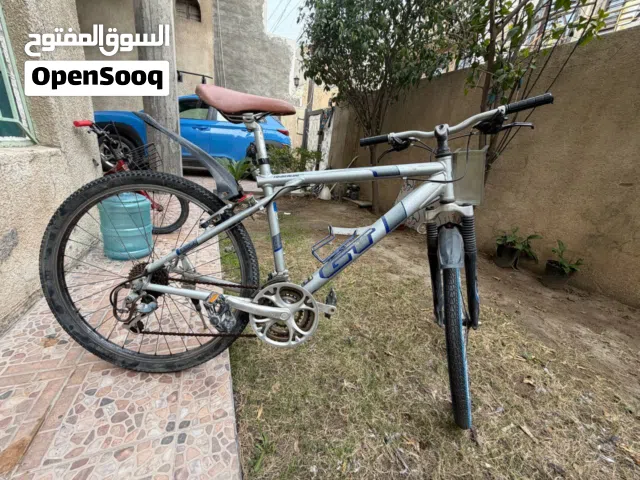 دراجة GT المنيوم أصلية مع ختم الوكالة، بحالة جيدة جداً ونظيفة، مستخدمة استخدام خفيف لمدة سنة إ