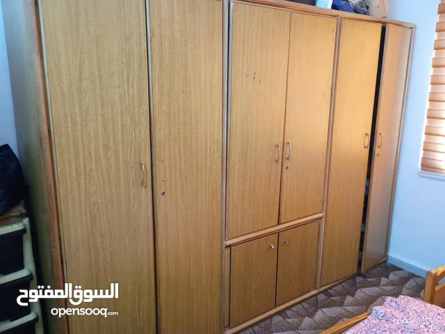 غرفه نوم تفصيل مستعمل مضروبه  زان بالإضافة إلى تخت مفرد مستعمل مع كرسي و شماعه خشب لاتيه18 اندونيسي
