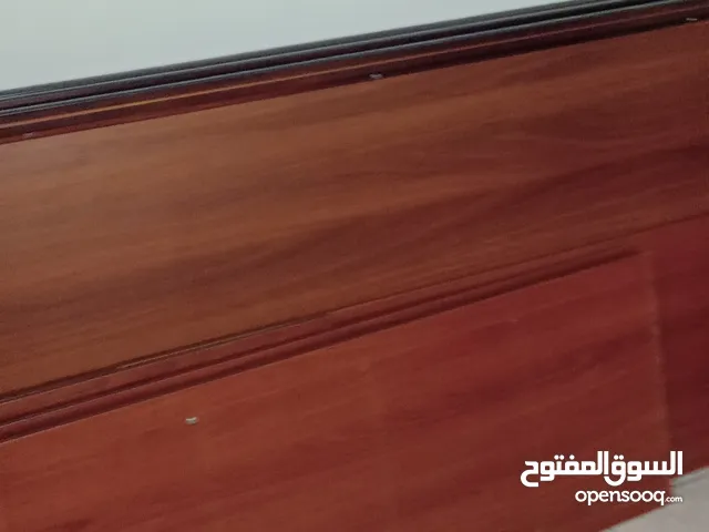 خزانه حائط بحاله ممتازه