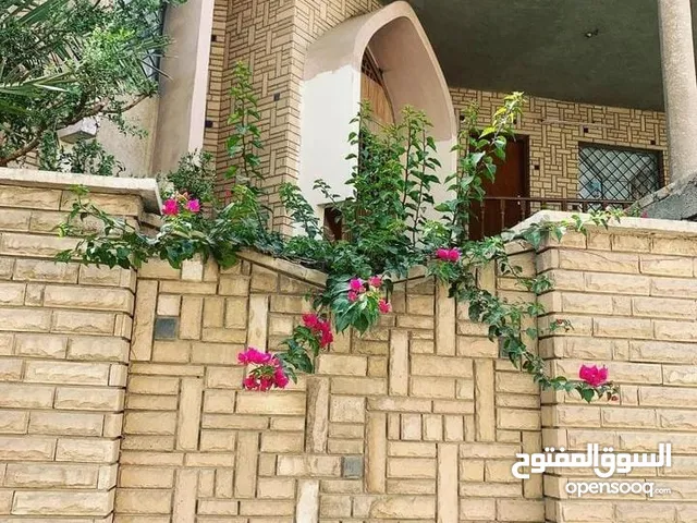 280m2 4 Bedrooms Townhouse for Sale in Basra Tuwaisa