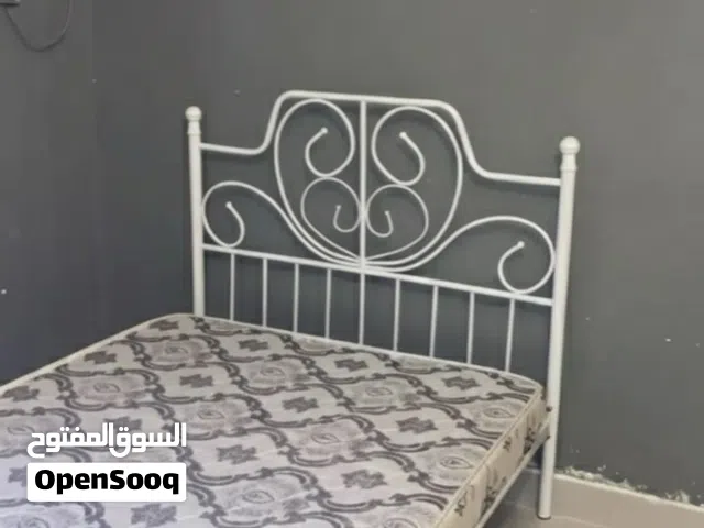 سرير للبيع مستمعل