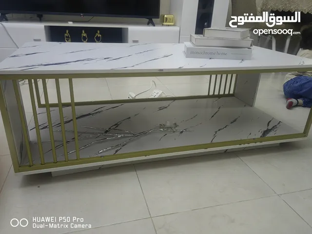 طاولة قهوة شبه جديدة استعمال 7 شهور .. البيع بسبب النقل