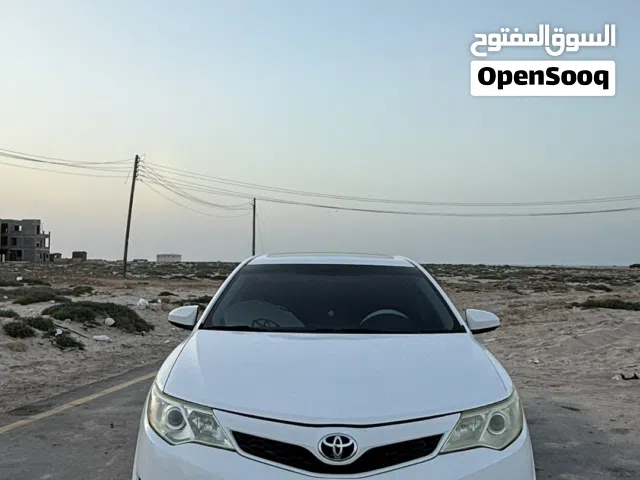 2014 تويوتا كامري SE