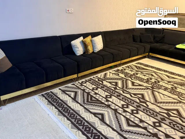 مكلف بالنشر الاغراض جدا نظيفه غرفة نوم تركيه 8 قطع ومندر  كاونتر