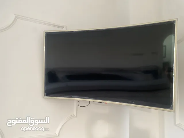 تلفزيون هاير عدد 2 و احد مقوس و الثاني فلات