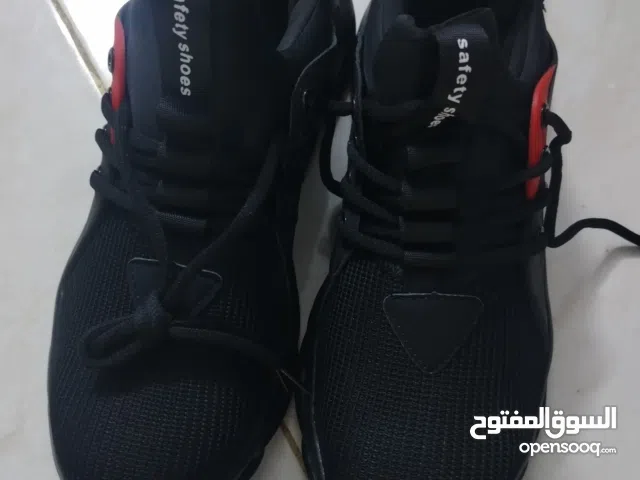 Safety shoes