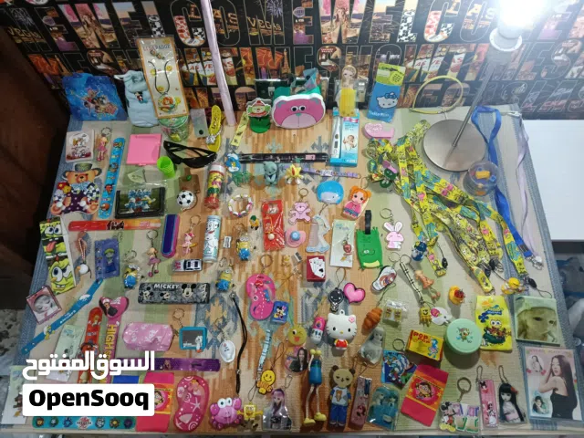 مجموعة دمى والعاب متفرقة