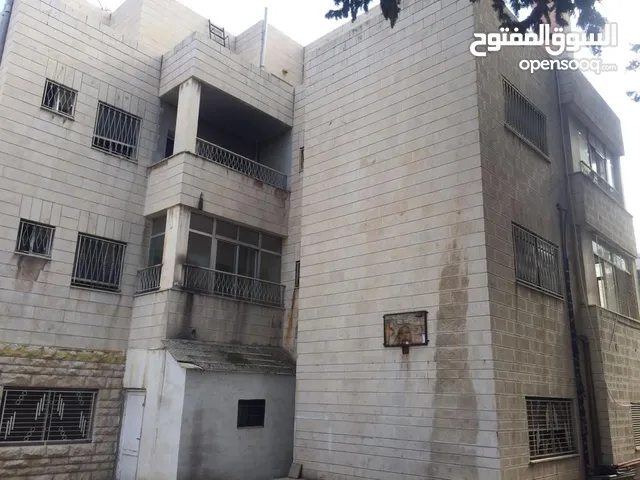 عمارة للبيع في منطقة حيوية في الشميساني، تصلح لعدة مشاريع استثمارية