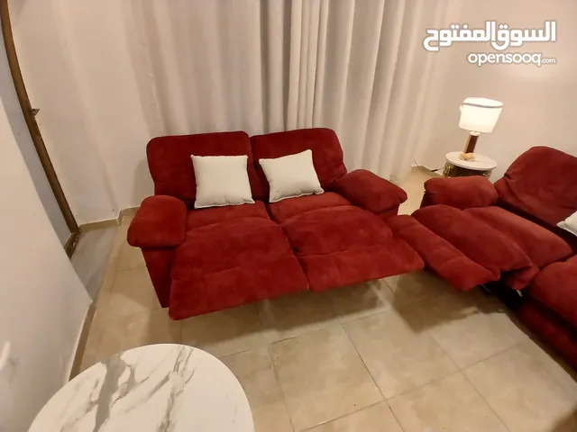 طقم كنب ريكلاينر مستورد اصلي 6 مقاعد... استعمال بسيط بحاله ممتازه جدآ خشب سويد واسفنج دانلوب