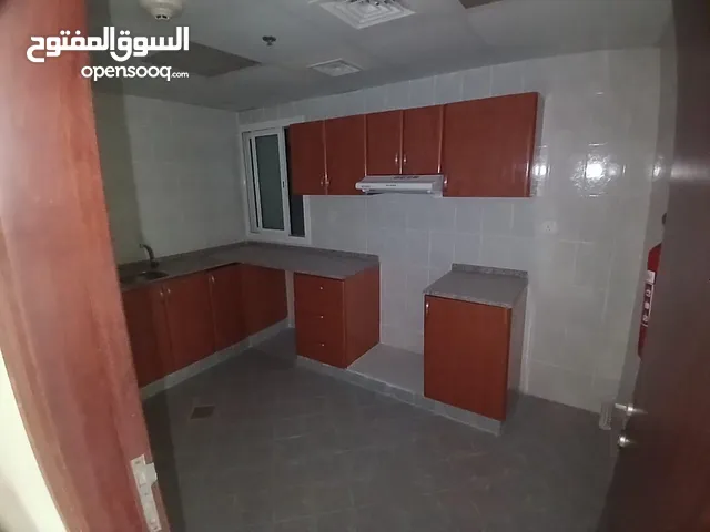 شقة فاخرة للإيجار في برج عجمان ون بإطلالة مميزة وموقع قريب من الكورنيش والخدمات.