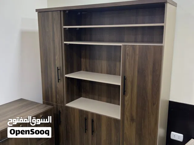 مكتبة مكتب فخمة بتصميم عصري أنيق مناسبة للمكاتب الإدارية والشركات لتنظيم الملفات والكتب بشكل مرتب